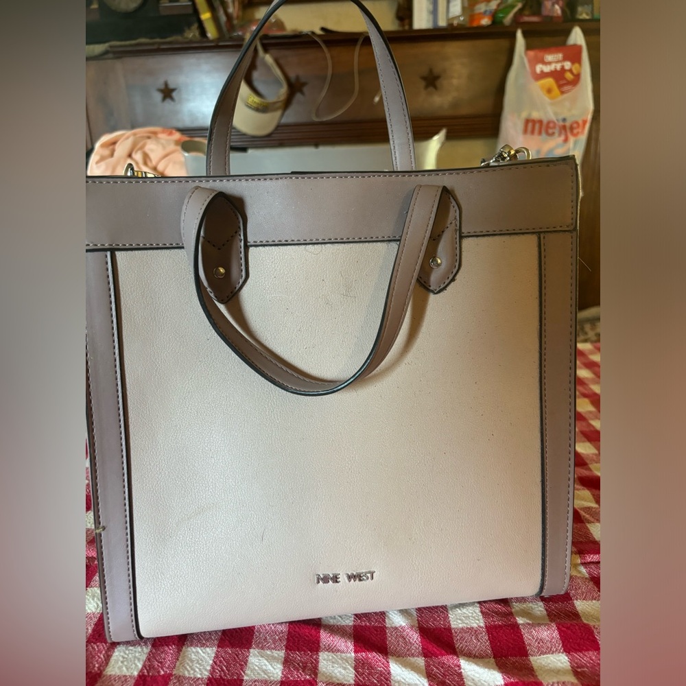 Women’s Nine West purse